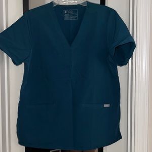 Figs caribbean blue scrub top size L